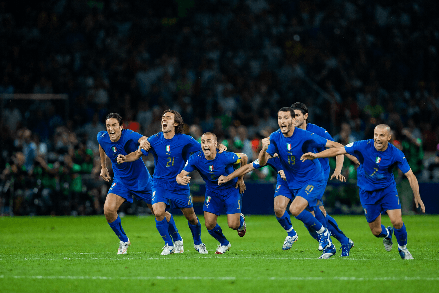 La nazionale italiana esulta